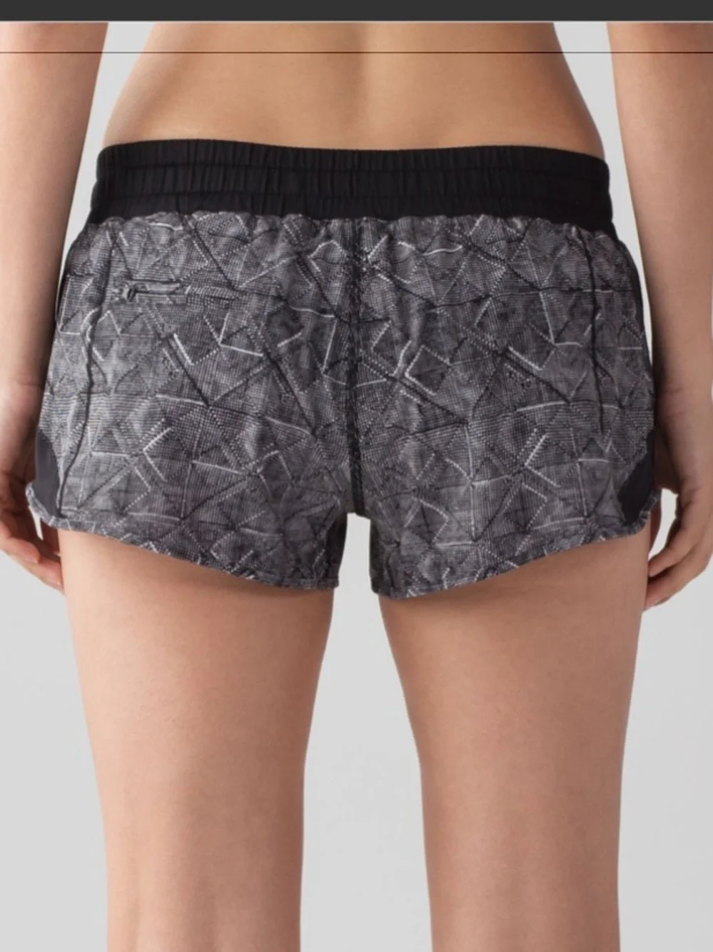 Lululemon hotty hot shorts size 6 2.5” inseam running track beach summer